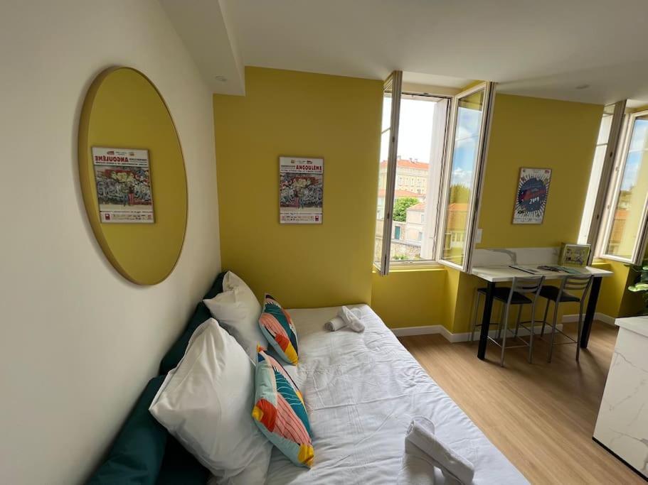 Superbe Studio Centre Ville * Clim * Wifi * Haut De Gamme * Angouleme Exterior photo